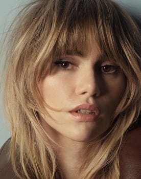 Suki Waterhouse